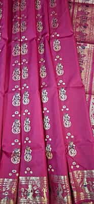 Rani pink dual tone figure motif pure Mulberry silk Swarnachari Rani pink dual tone figure motif pure Mulberry silk Swarnachari