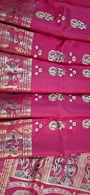 Rani pink dual tone figure motif pure Mulberry silk Swarnachari Rani pink dual tone figure motif pure Mulberry silk Swarnachari