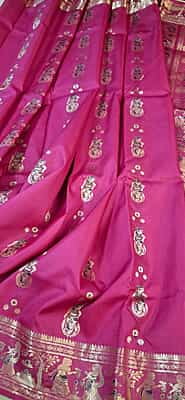 Rani pink dual tone figure motif pure Mulberry silk Swarnachari Rani pink dual tone figure motif pure Mulberry silk Swarnachari