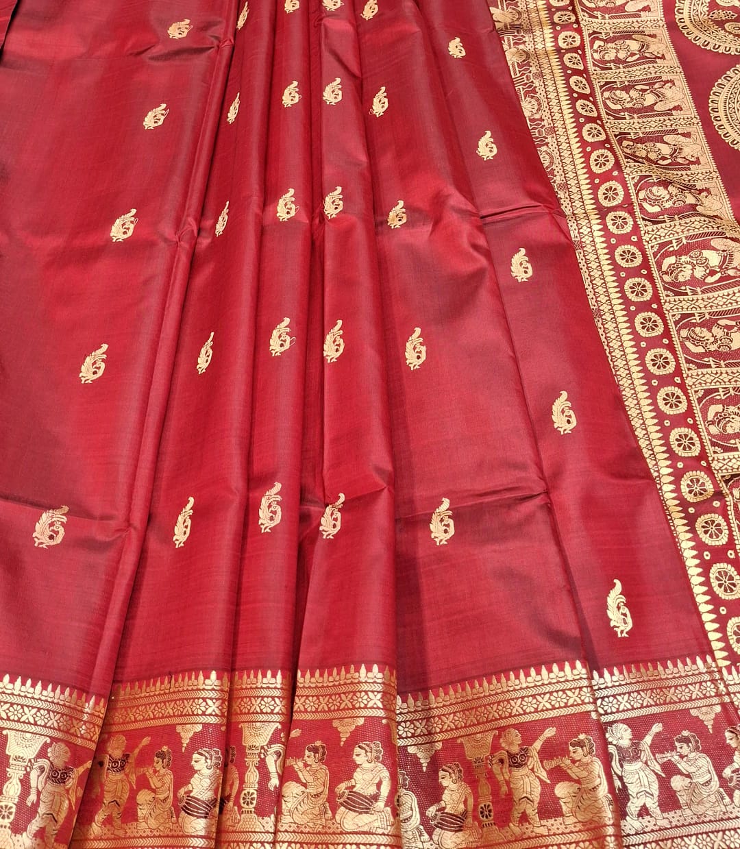 Figure motif Baluchari color mred saree Figure motif Baluchari color mred saree