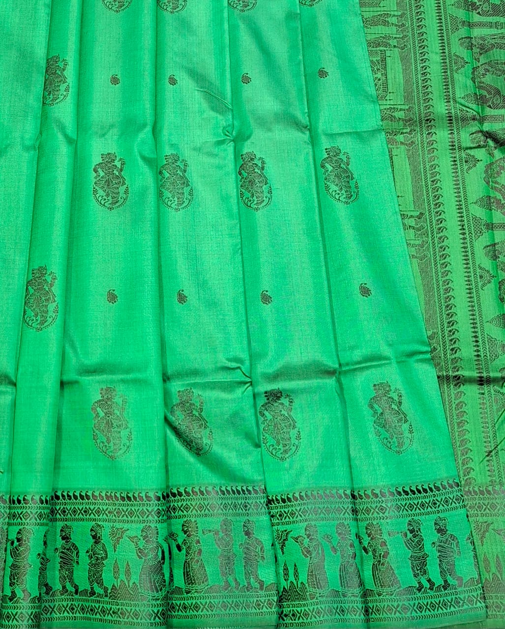Bottle green color with beige motif pure Mulberry silk Baluchari saree Bottle green color with beige motif pure Mulberry silk Baluchari saree